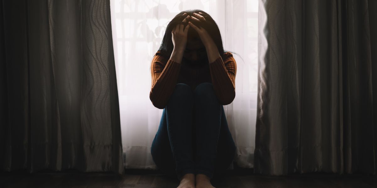 Entenda os principais sintomas da depressão, suas possíveis causas e os tratamentos disponíveis para ajudar no enfrentamento dessa condição que afeta milhões de pessoas no mundo.