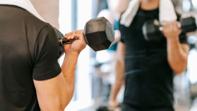 Exercícios para emagrecer: 5 treinos simples para queimar calorias