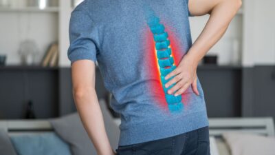Dor nas costas: Analgésicos e exercícios para aliviar a lombar
