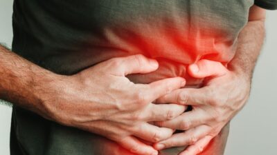 Dor no estômago: O que tomar para aliviar a queimação