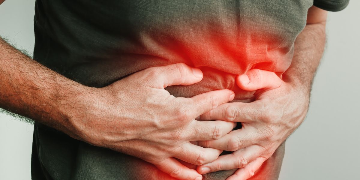 Dor no estômago: O que tomar para aliviar a queimação